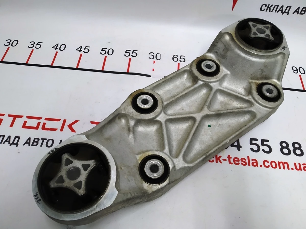 13 Bracket engine mounting front pillow right AWD Tesla model X S REST 1052783-00-C