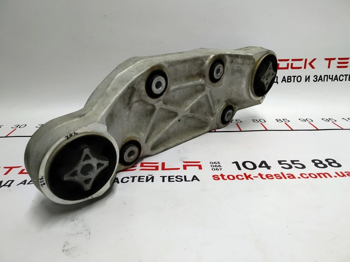 13 Bracket engine mounting front pillow right AWD Tesla model X S REST 1052783-00-C