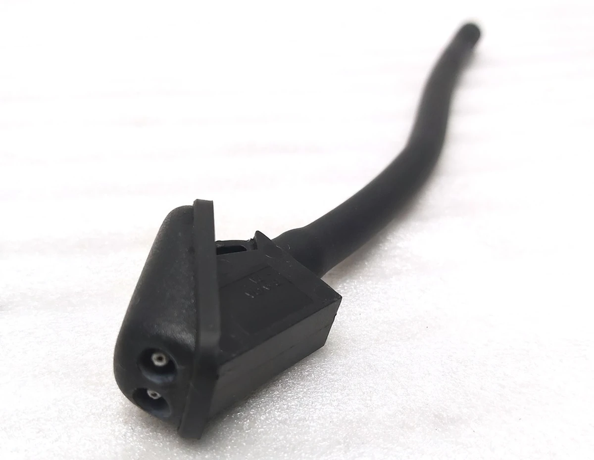 1 Форсунка стеклоомывателя спаренная Tesla model S, model S REST 1052887-00-C