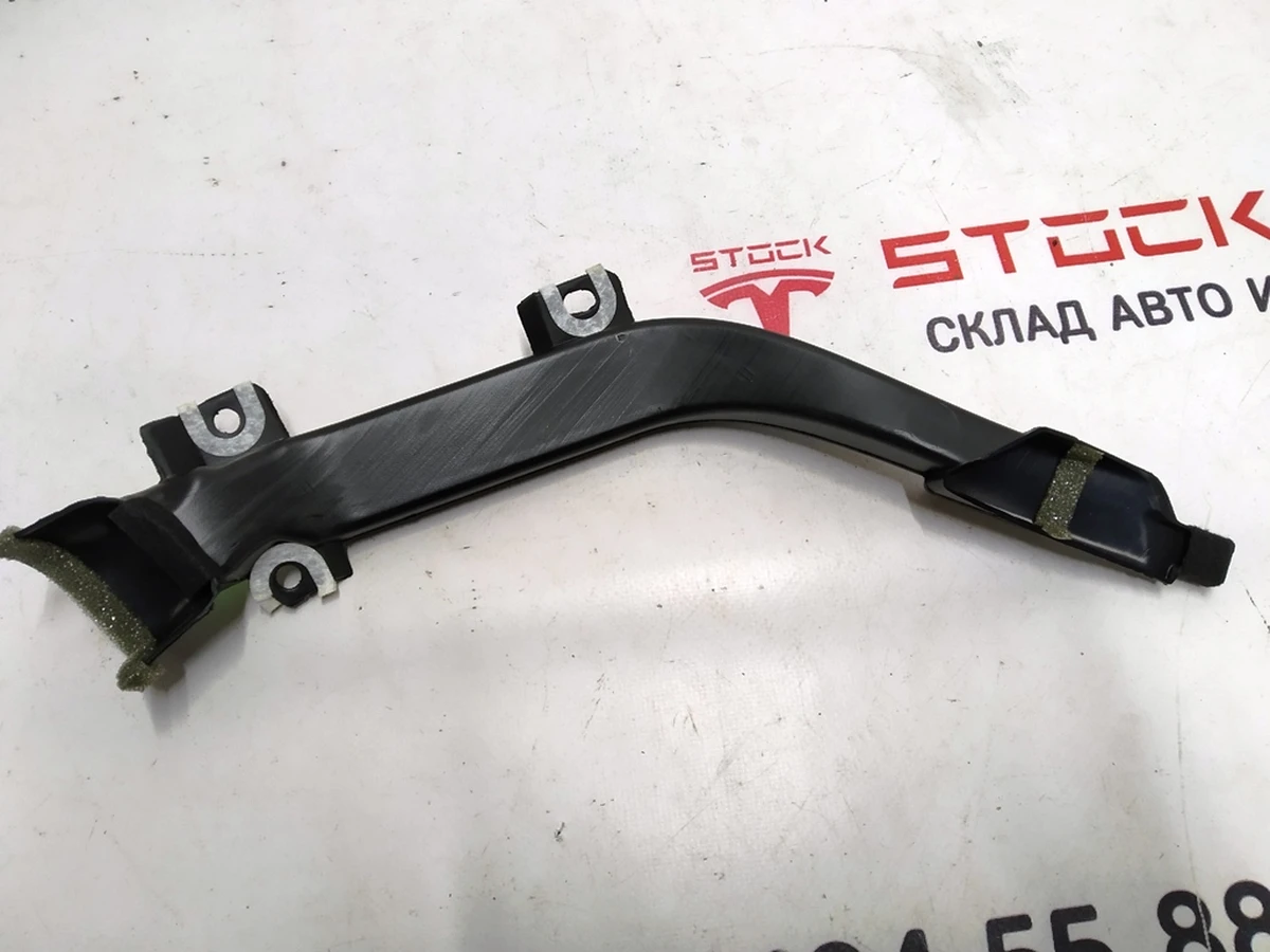 3 Повітропровід інструментальної панелі (mergon) правий Tesla Model S REST, Model X 1053041-00-C