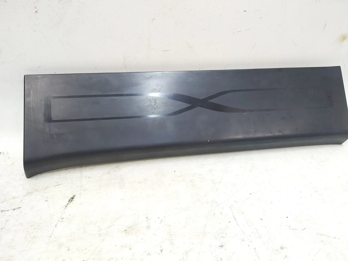 17 Накладка порога левая задней двери (металл) с повреждением Tesla model X 1053189-00-F