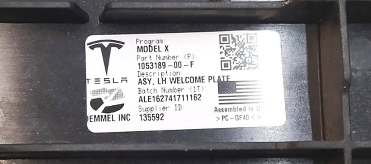 17 Накладка порога левая задней двери (металл) с повреждением Tesla model X 1053189-00-F
