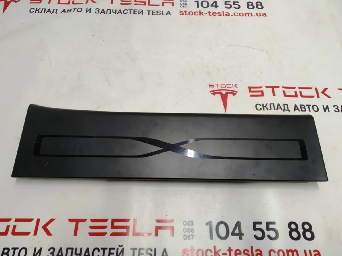 17 Накладка порога права задніх дверей (метал) Tesla model X 1053195-00-F