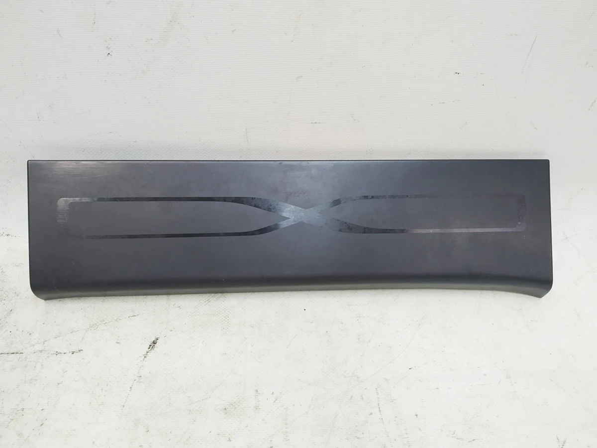 17 Накладка порога права задніх дверей (метал) з пошкодженням Tesla model X 1053195-00-F