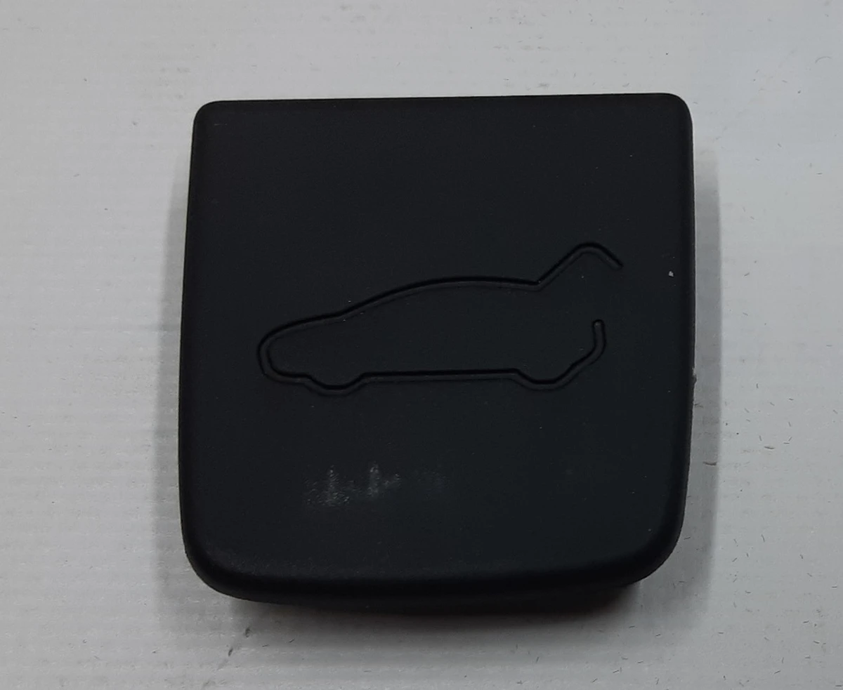 2 Заглушка облицовки крышки багажника Tesla Model X 1053206-00-D