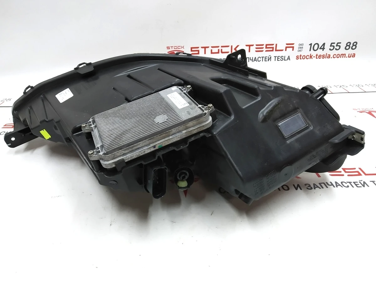 1 Фара главная левая LED (USA) UP-LEVEL Tesla model S REST 1053570-00-F
