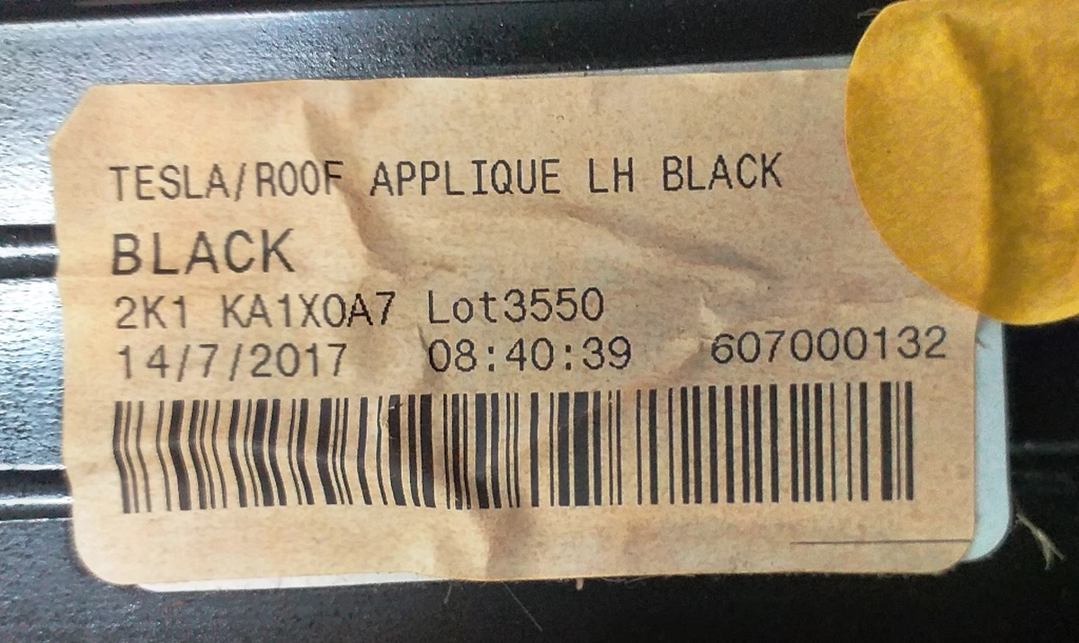 2 Панель зовнішня декоративна покрівля ліва Tesla model S REST 1053618-S0-B