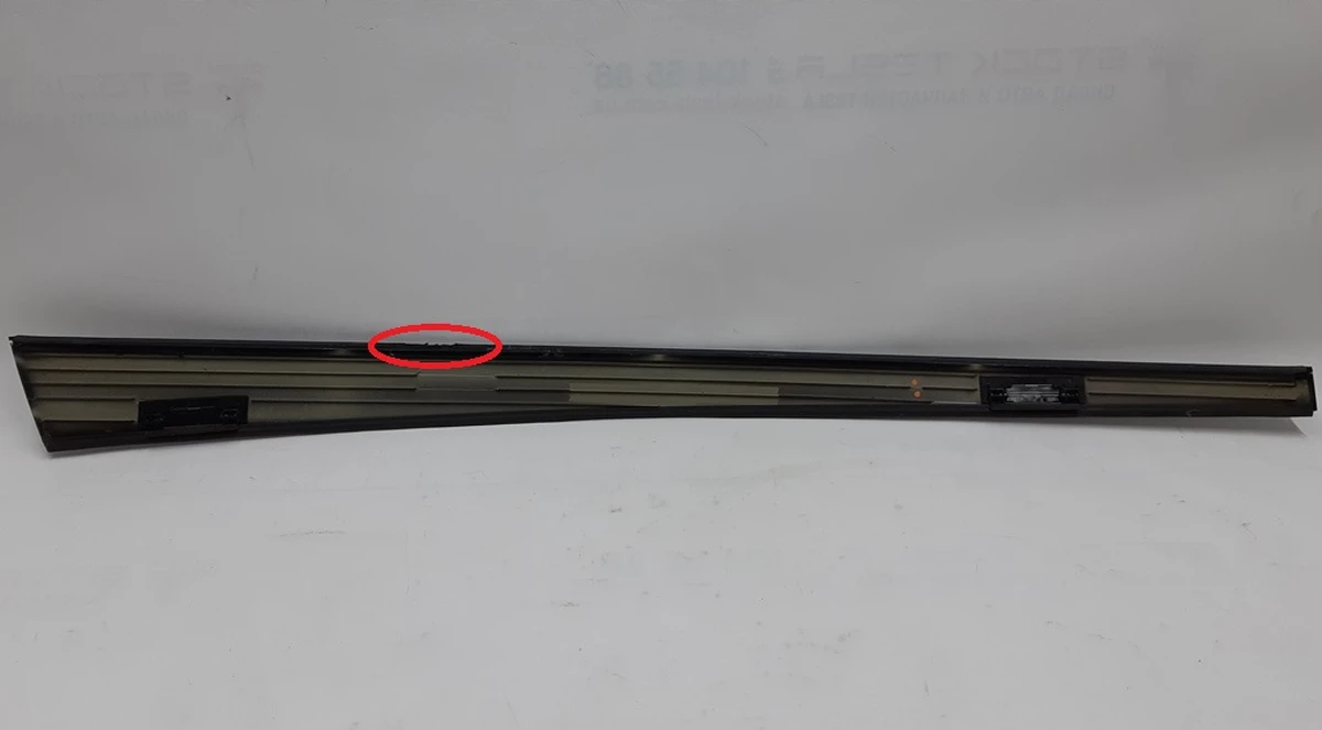 3 Панель зовнішня декоративна даху права в зборі з пошкодженням Tesla model S REST 1053619-S0-B