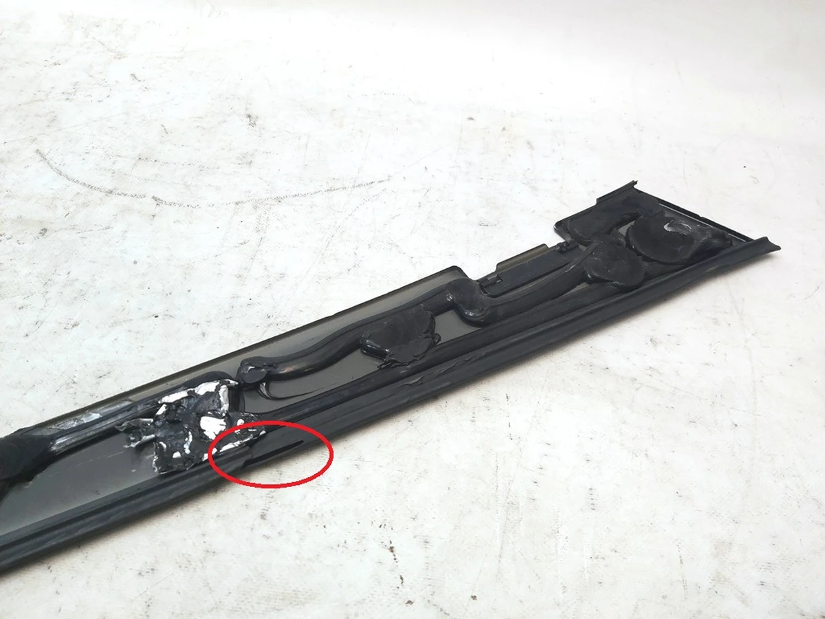 3 Панель зовнішня декоративна даху права метал Tesla model S 1053619-S0-B