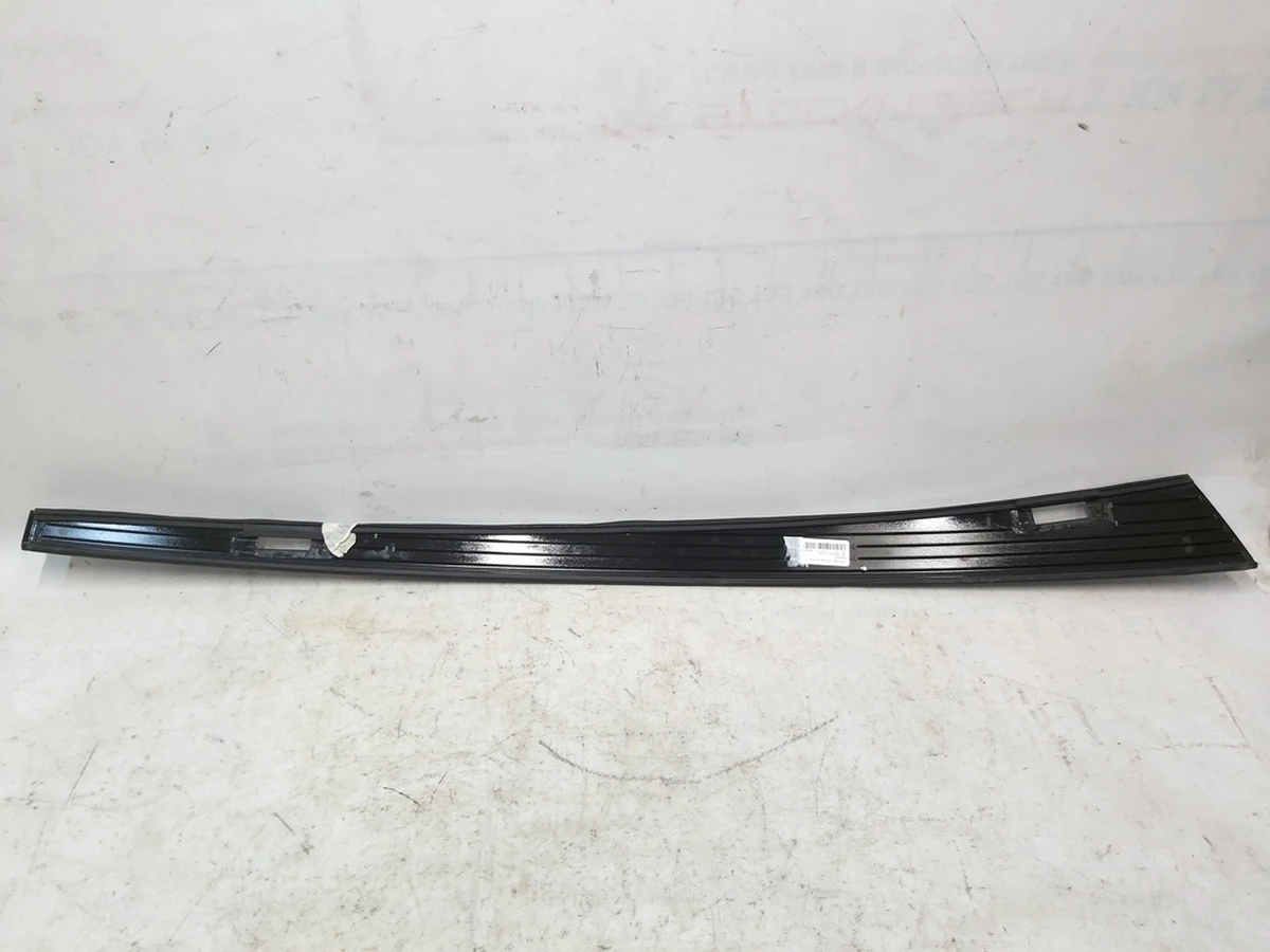 3 Панель зовнішня декоративна покрівля права Tesla model S REST 1053619-S0-B