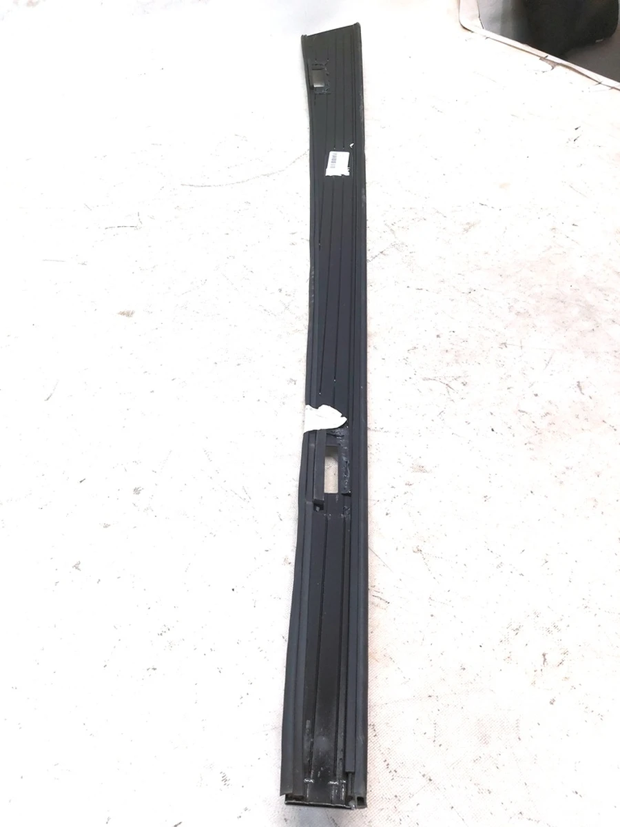 3 Панель зовнішня декоративна покрівля права Tesla model S REST 1053619-S0-B