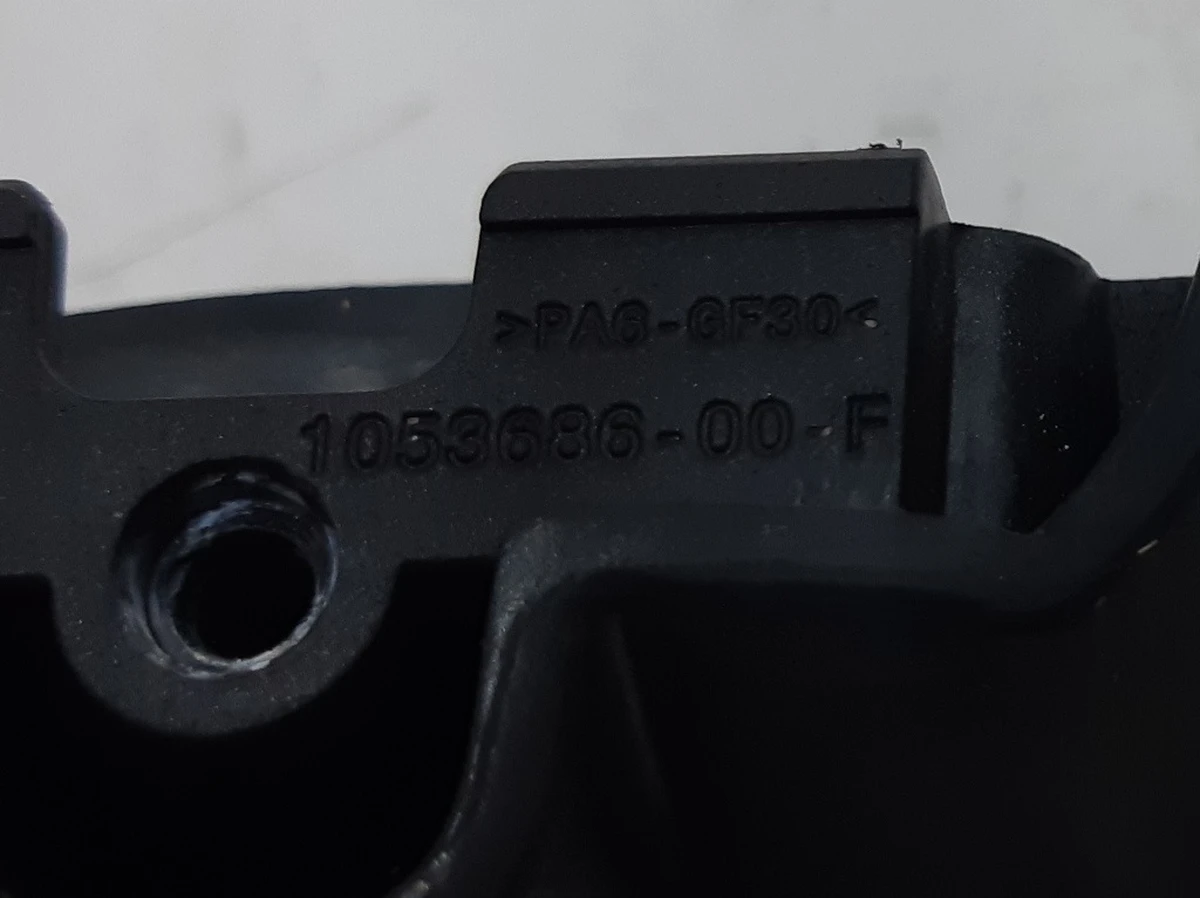 2 Знак "Т" переднього бампера з пошкодженням Tesla model S REST 1056386-00-F