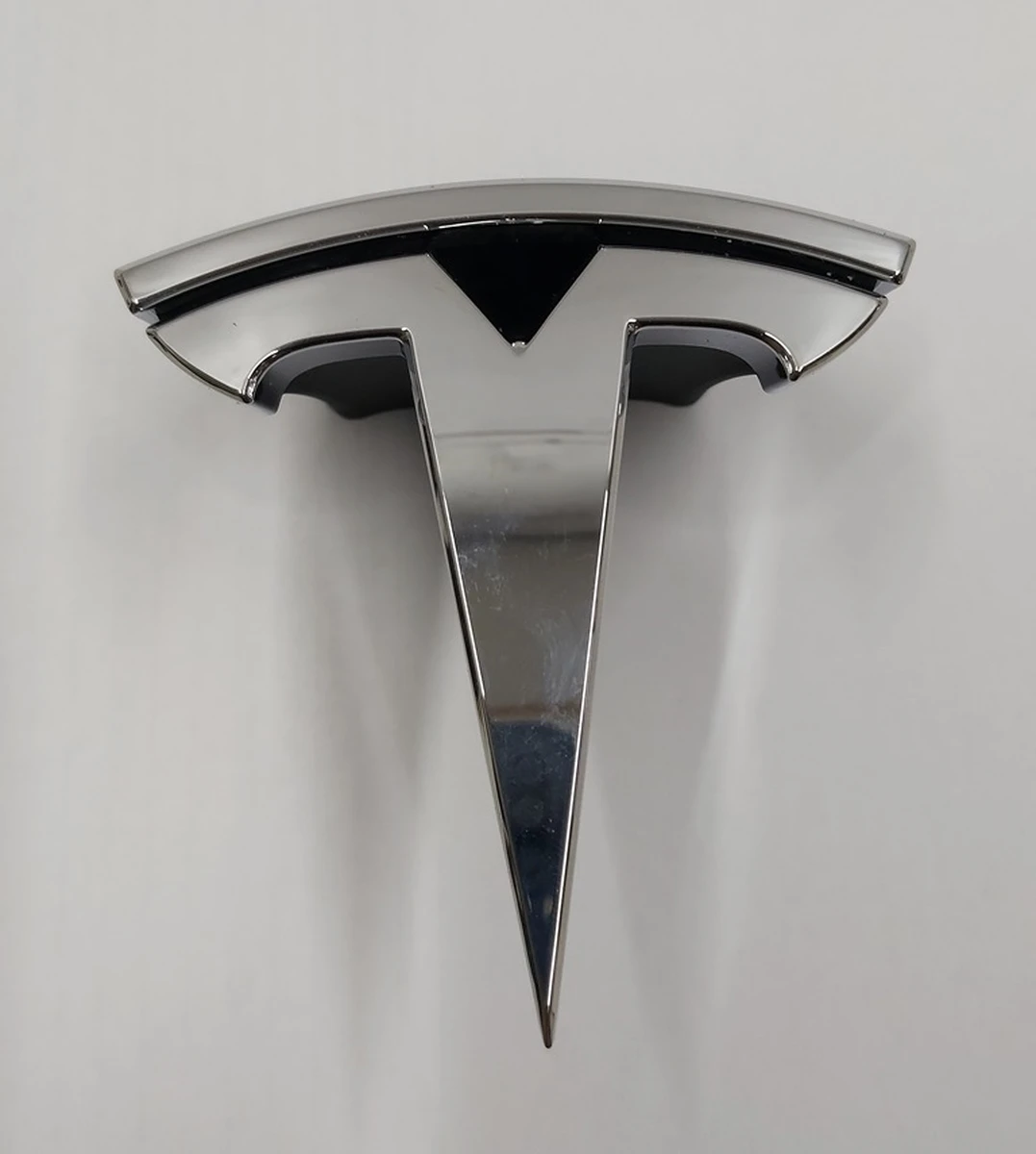 2 Знак "Т" переднього бампера NEW Tesla model S REST 1056386-00-F