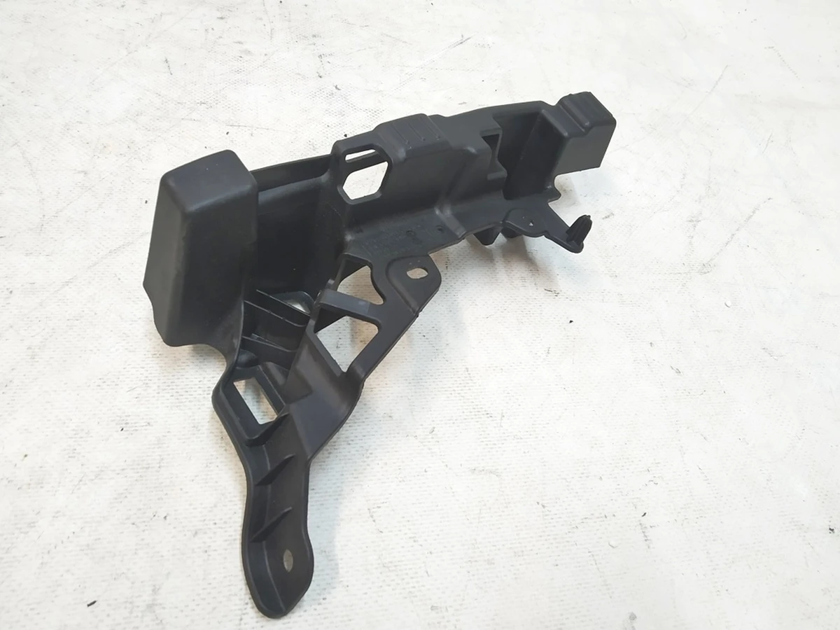 14 Кронштейн обшивки верхній стійки C задні праві двері Tesla Model X 1056085-00-C