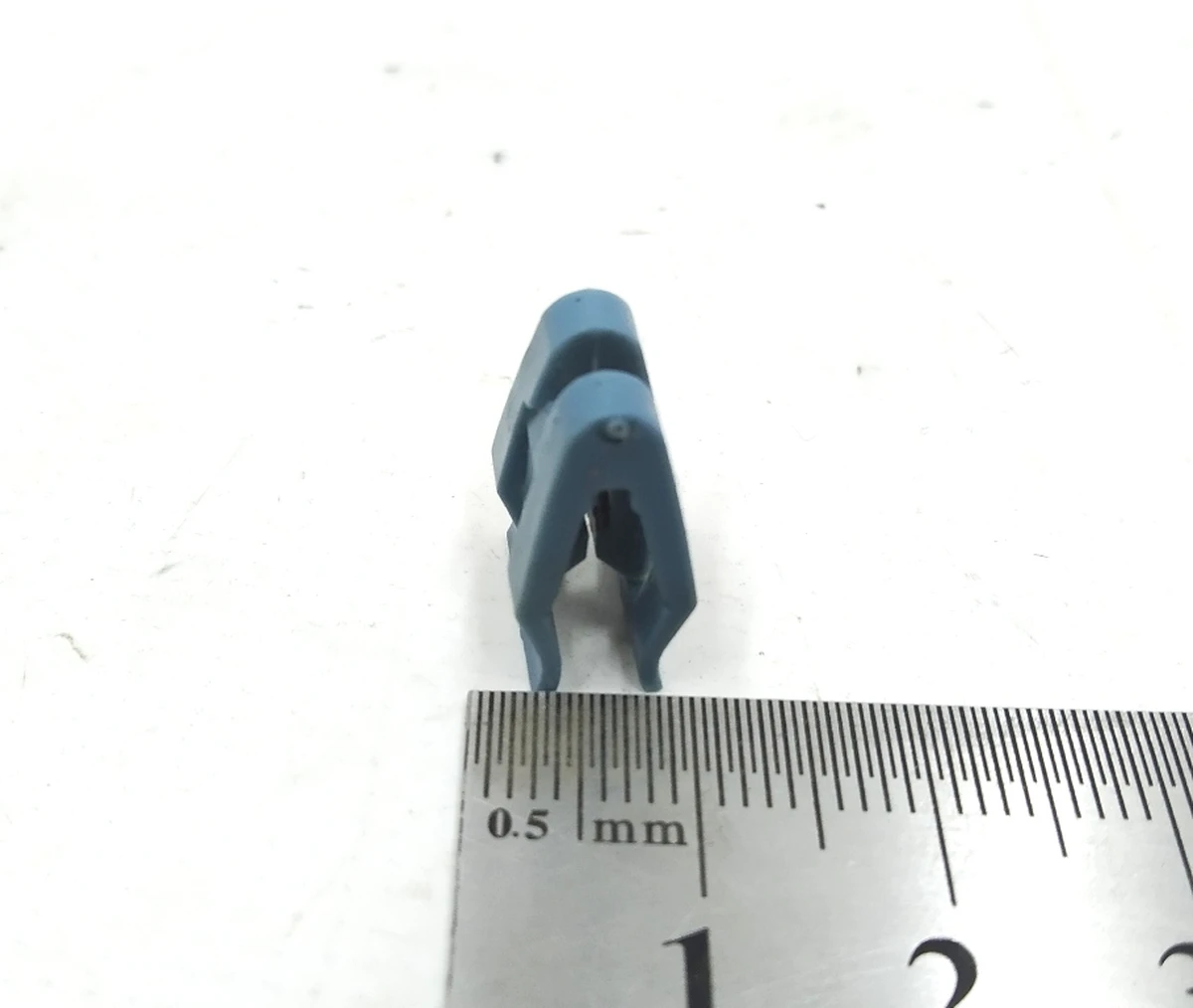 Кліпса кріплення молдингу кузова бокового Tesla model S REST 1053758-00-A