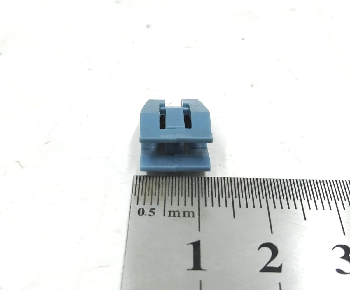 Кліпса кріплення молдингу кузова бокового Tesla model S REST 1053758-00-A