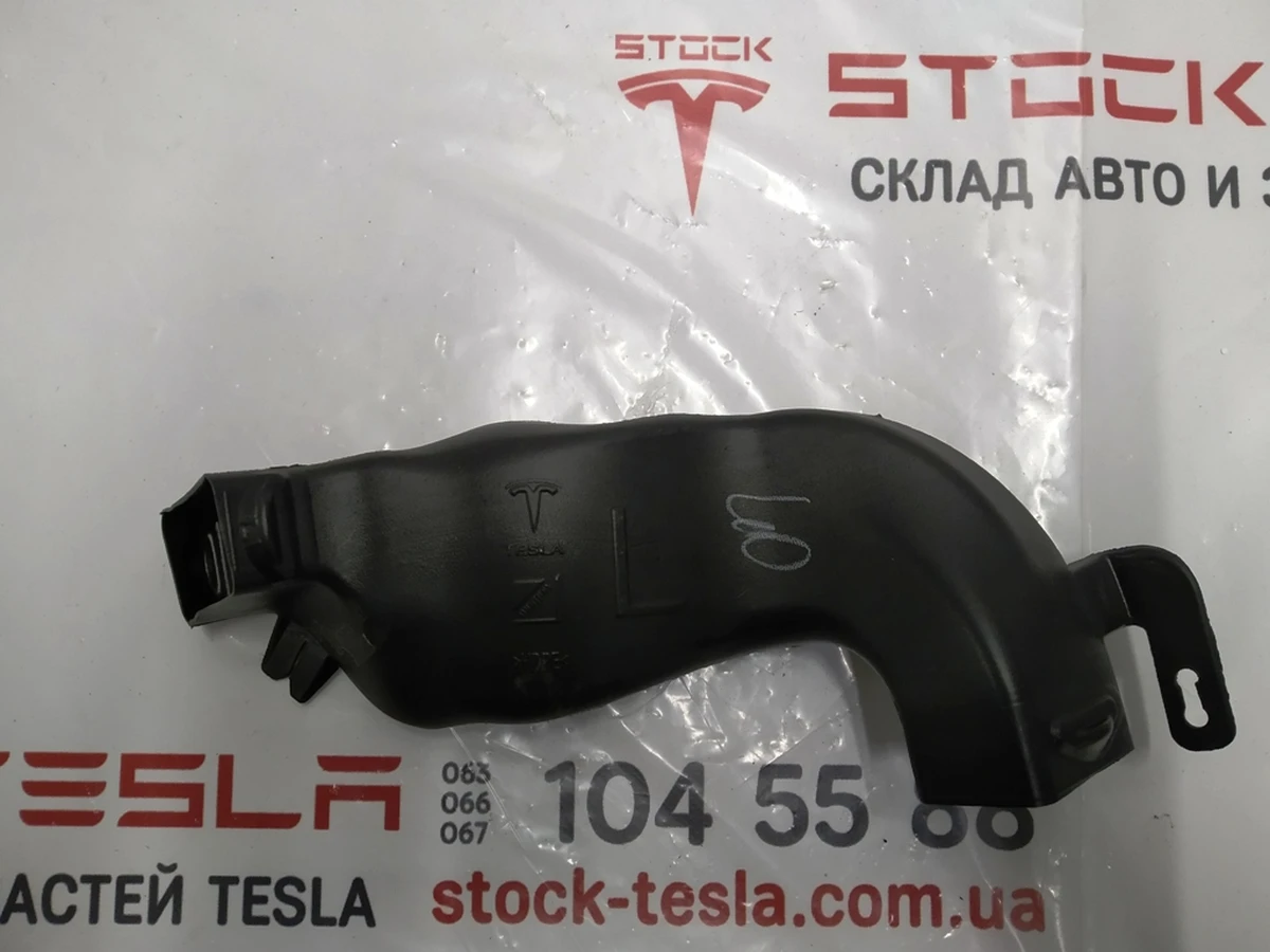 10 Повітропровід системи вентиляції стійки B лівий Tesla Model X 1053897-00-B