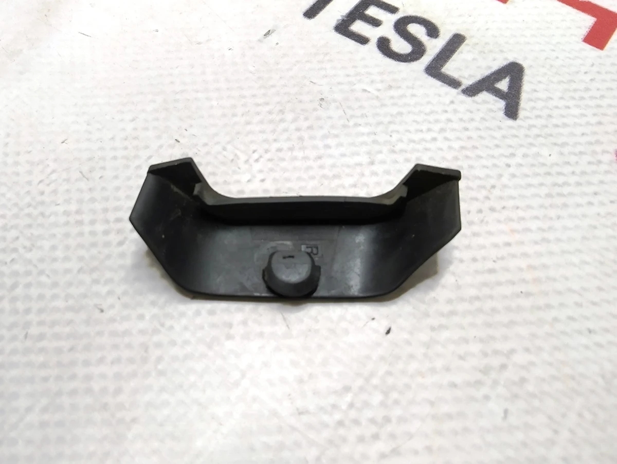 5 Hemline Cover, Ext Door Handle, RH Tesla model X 1053928-00-C