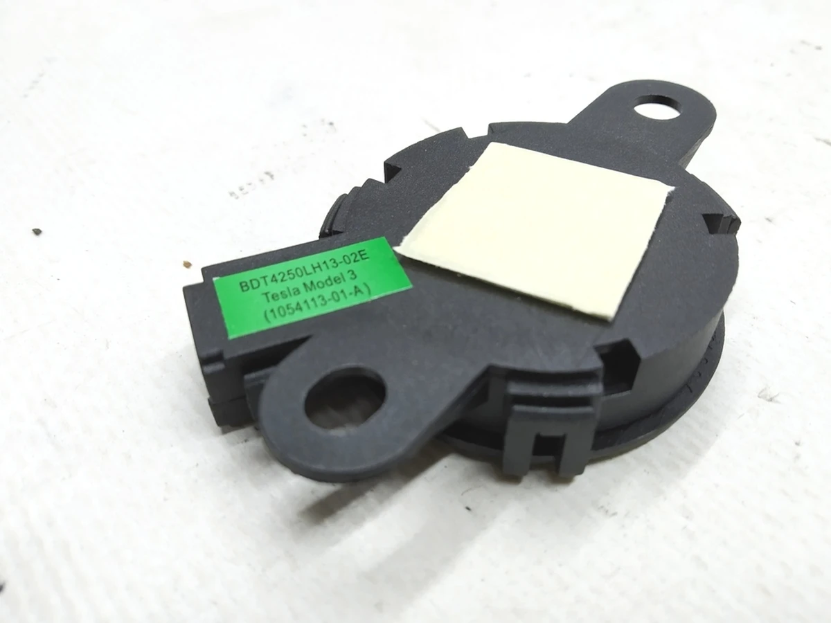 8 Динамик сигнала открытия/закрытия двери Tesla Model 3 1054113-00-B