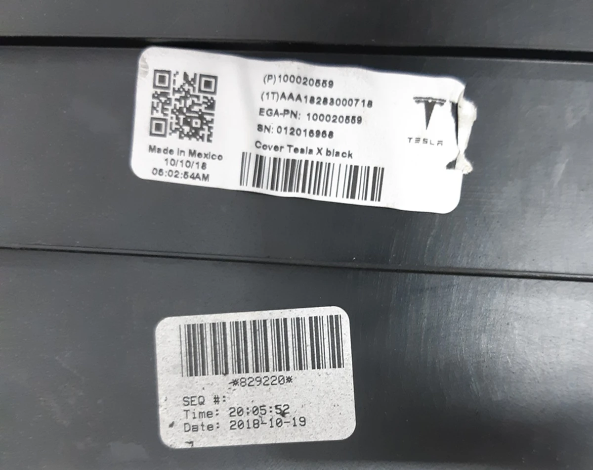 5 Панель торпеди (чорна шкіра штучна) PUR/PUR BLK GRAPHITE Tesla model X 1054145-12-H