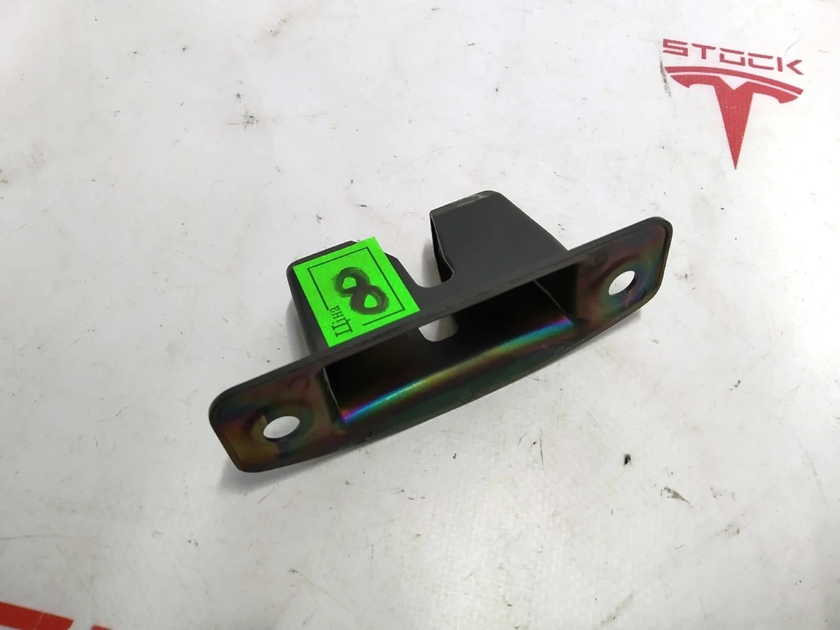 4 Кришка замка дверей задніх Tesla model X 1054149-00-G