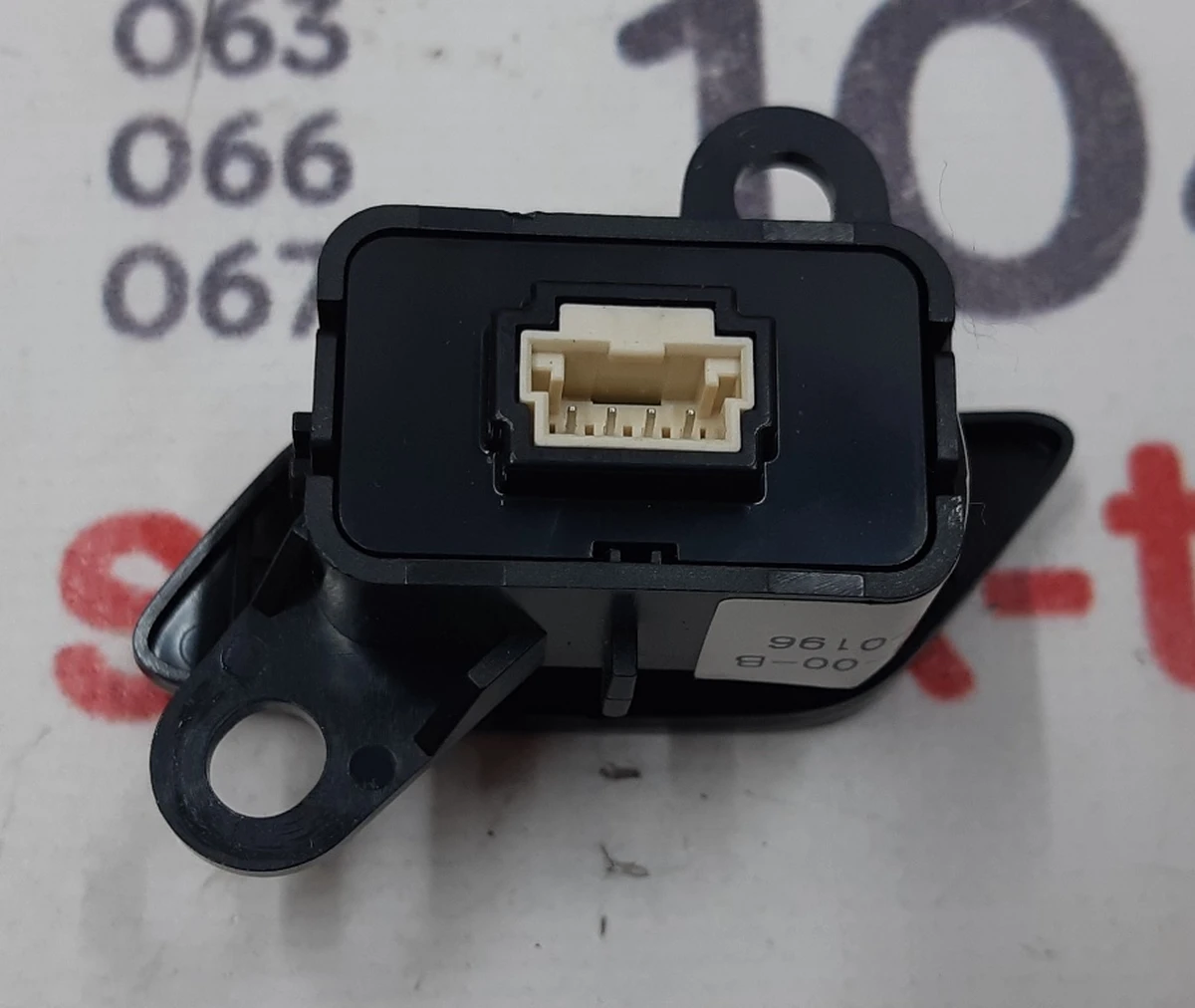 12 Easy entry button 2nd 3rd row right glossy Tesla model X 1054314-00-B