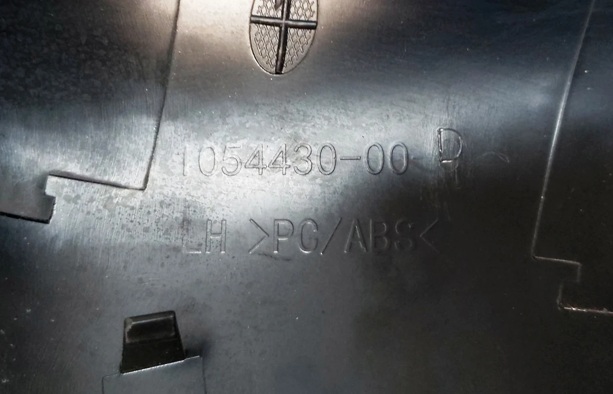 3 Накладка дзеркала зовнішнього лівого верхня (шкаралупа) PMNG Tesla model X 1054430-00-D