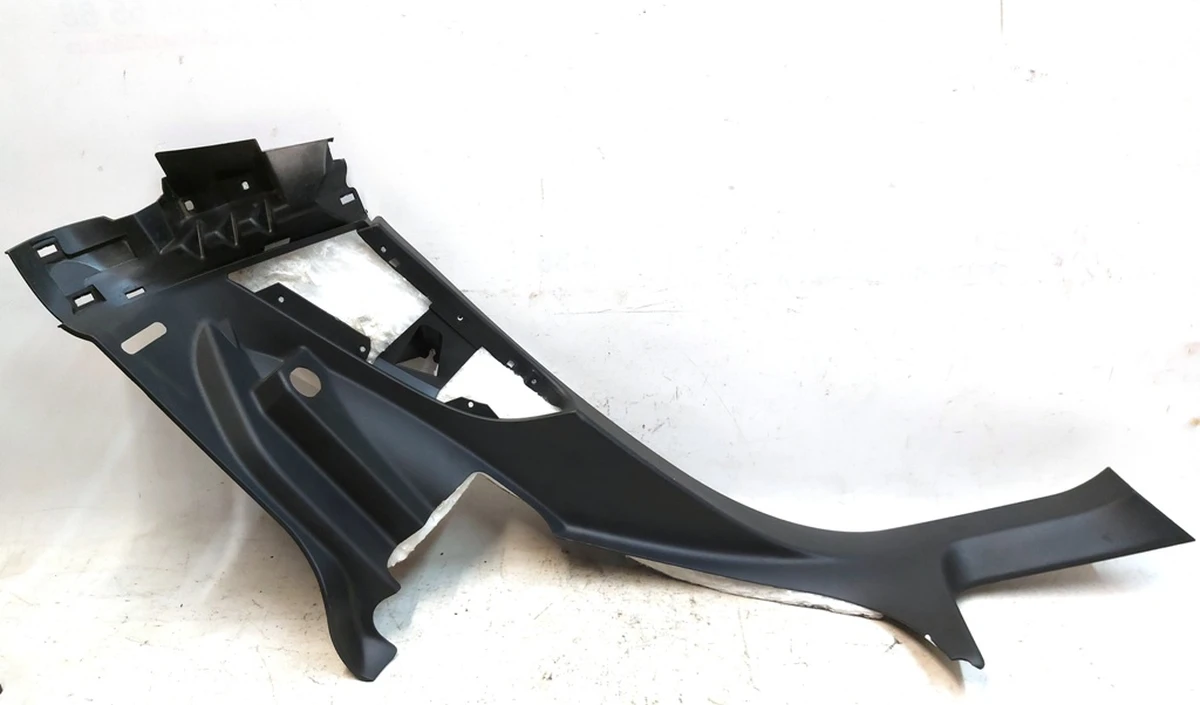 17 Пластик стійки C нижньої лівої з пошкодженням Tesla model S, model S REST 1051768-S2-F