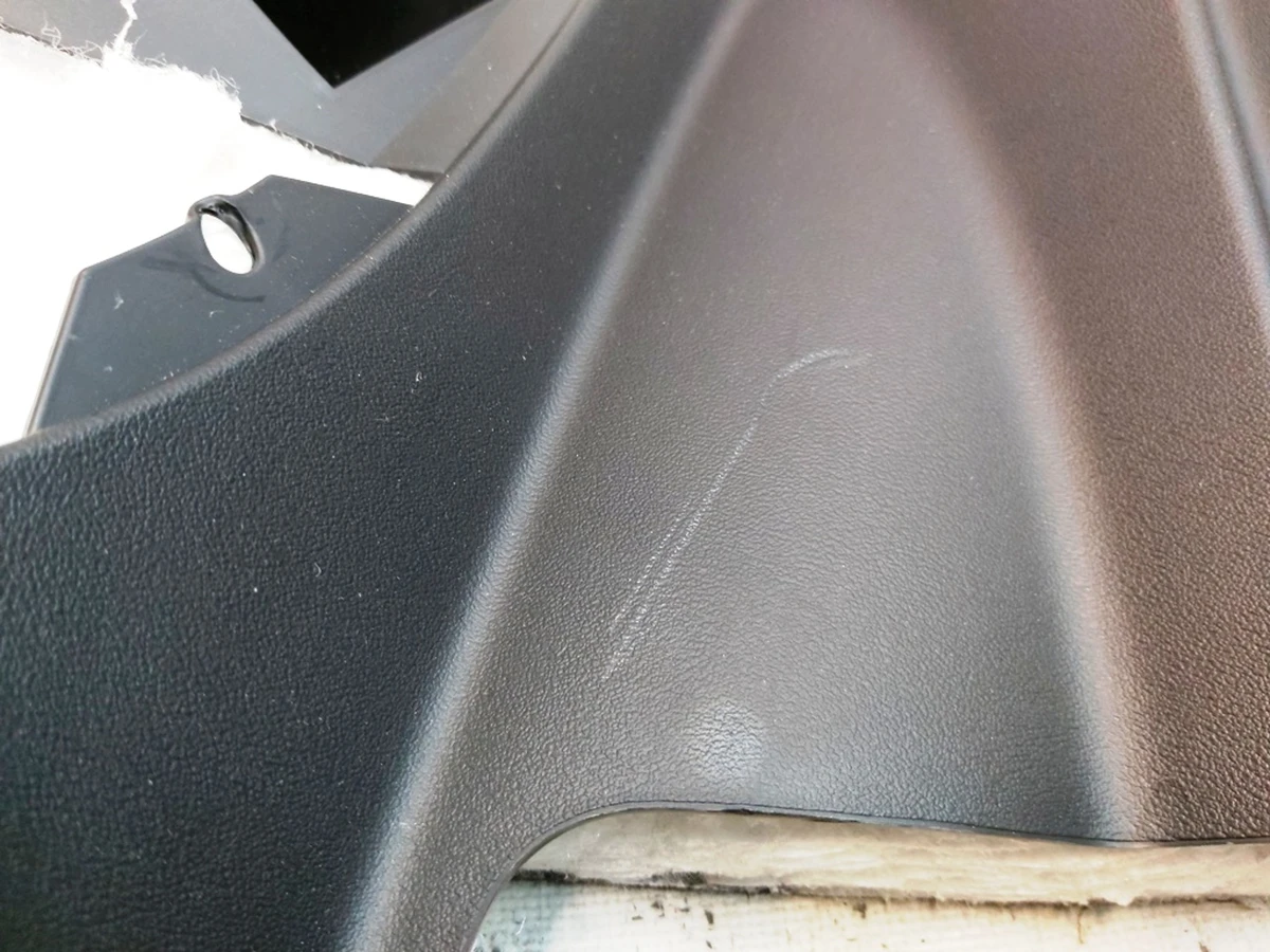 17 C-pillar plastic lower right damaged Tesla model S, model S REST 1051769-S2-F