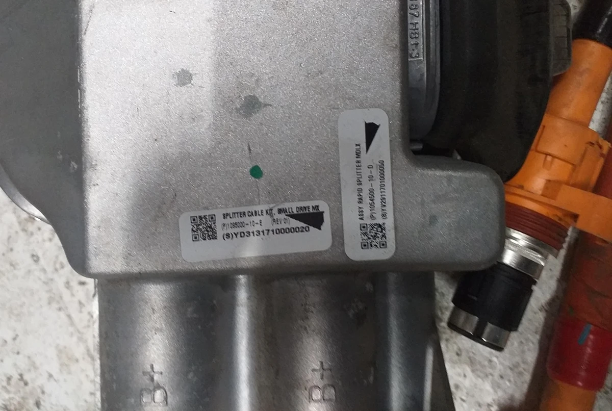 1 Сплиттер с проводами высоковольтными в сборе GEN3 Tesla model X 1054500-10-F