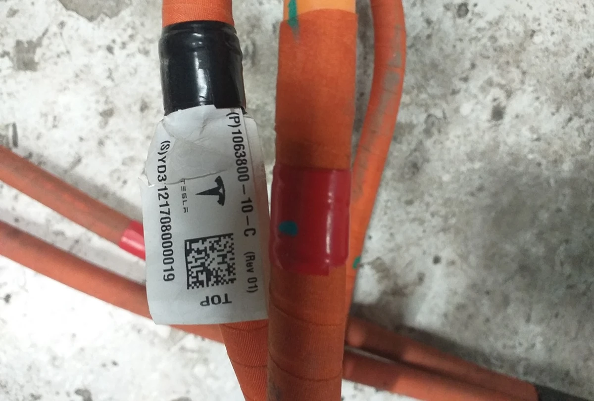 1 Сплиттер с проводами высоковольтными в сборе GEN3 Tesla model X 1054500-10-F