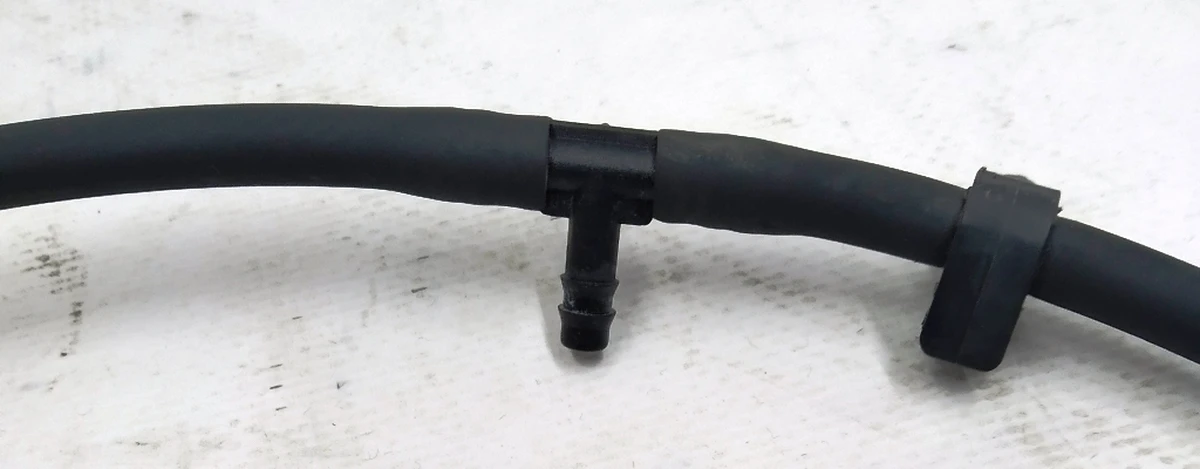 2 Магістраль омивача лобового скла шланг гумовий (без форсунок) Tesla model S, model REST 1054647-00