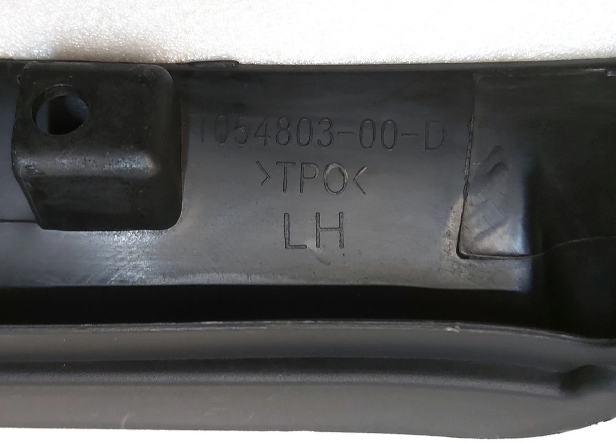 27 Обтічник колеса переднього лівого (бризговики) Tesla model X 1054803-00-D
