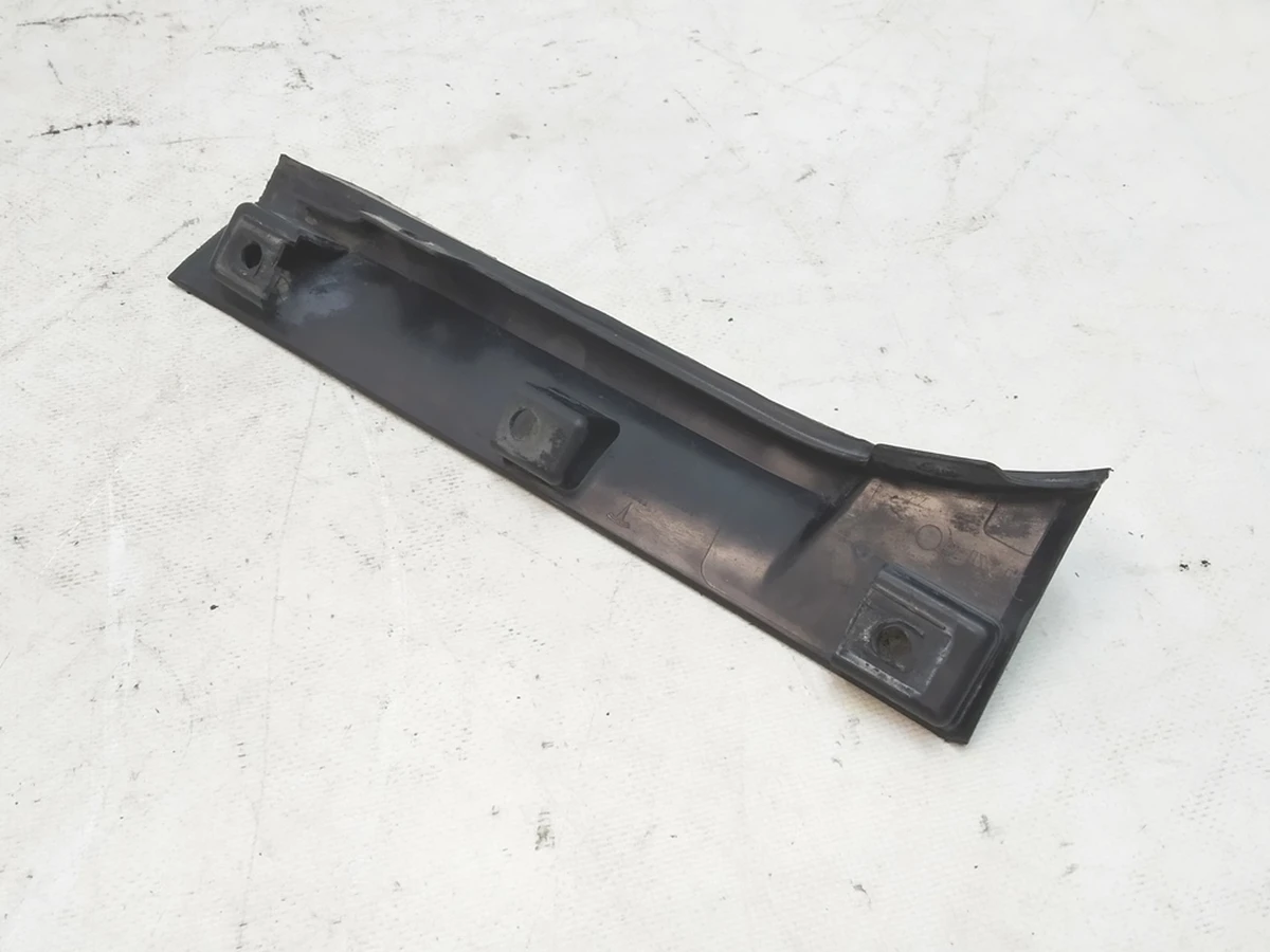 Front Right Wheel Fairing (Mudguard) damaged Tesla Model X 1054804-00-D