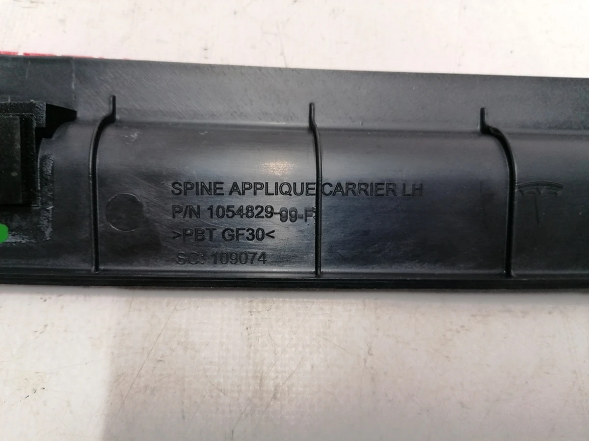20 Assembly carrier MX center spine applique, LH Tesla Model X 1054829-99-F