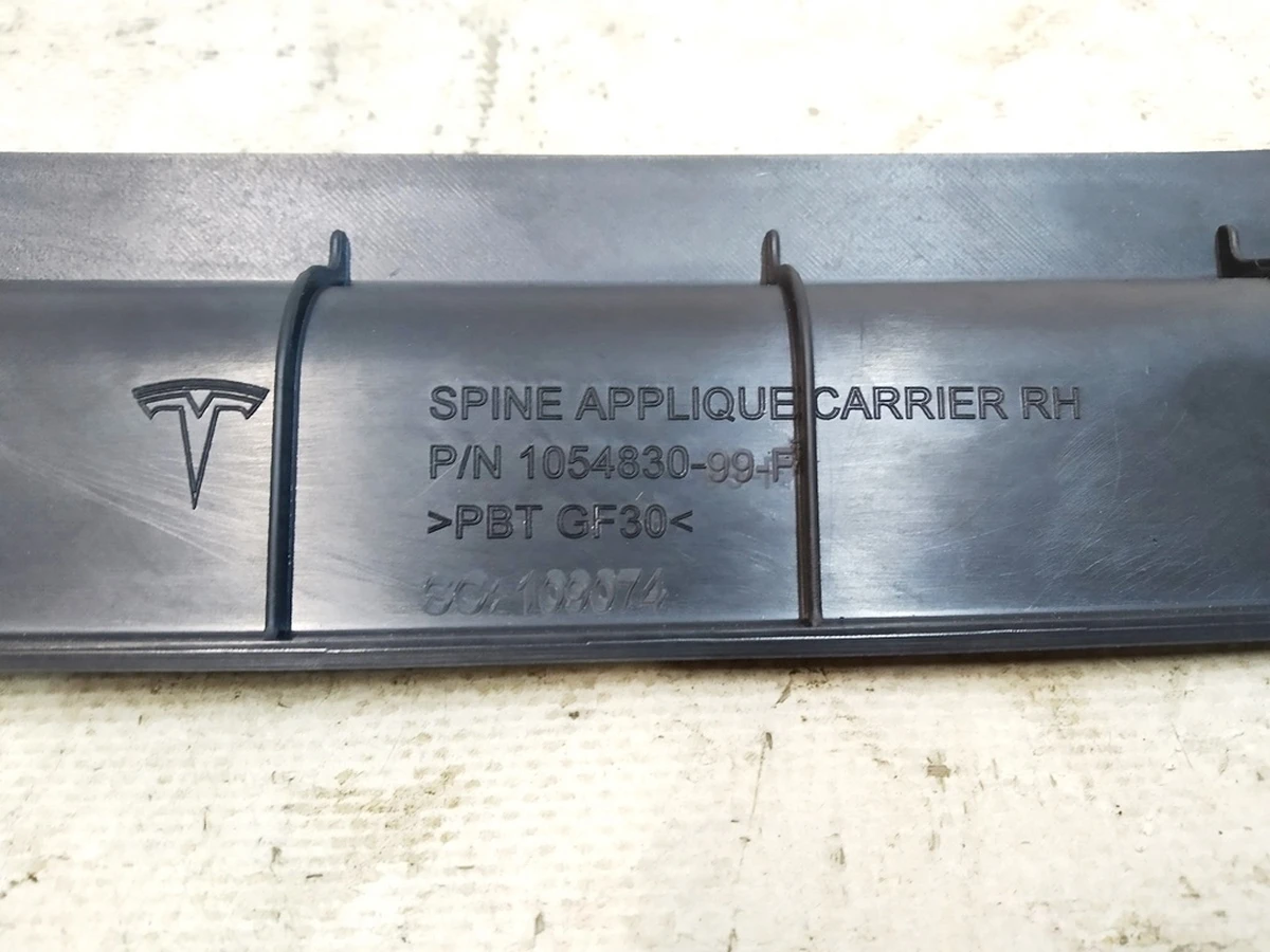 21 Кронштейн крепления панели внешней крыши правый (повреждение) Tesla model X 1054830-99-F
