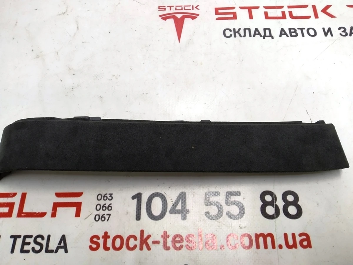 1 Облицювання дверей задньої правої ззаду верхня ULTRASUEDE BLK Tesla model X 1055012-06-J