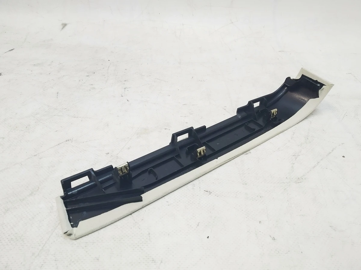 1 Облицювання дверей задніх правих сторона стійки B NEW ALCANTARA CREAM Tesla model X 1055012-07-J