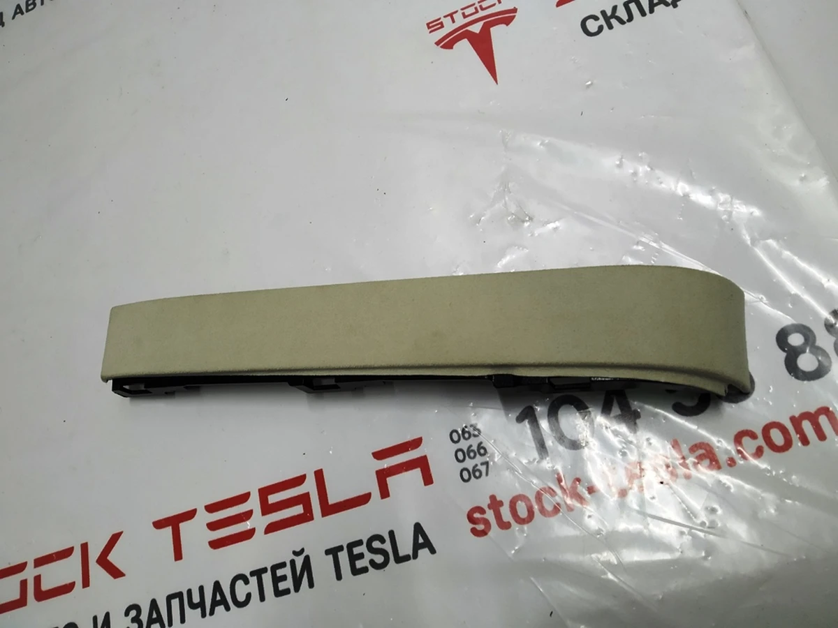 1 Облицювання дверей задньої правої ззаду верхня NAL CRM Tesla model X 1055012-07-J