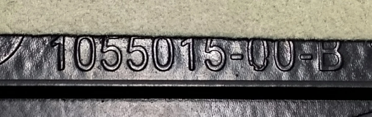 1 Облицювання дверей задньої правої ззаду верхня NAL CRM Tesla model X 1055012-07-J