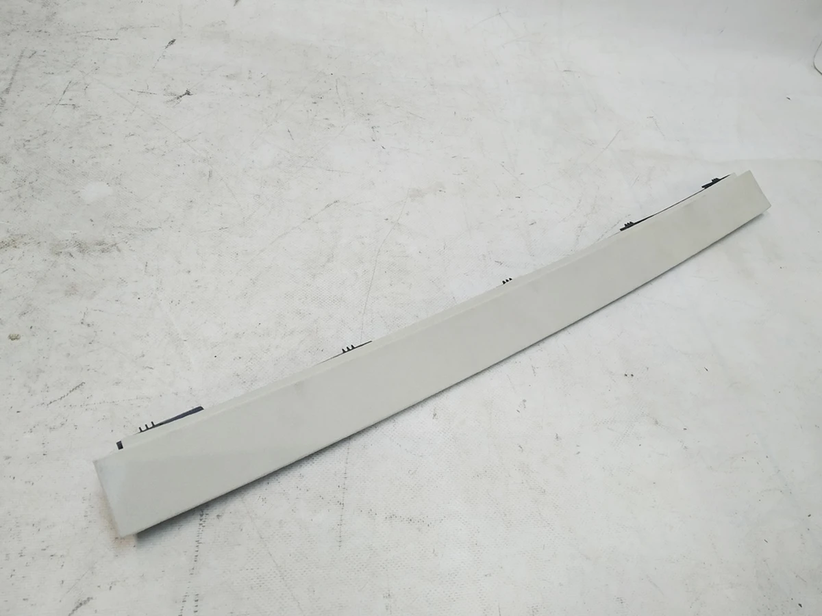 3 Облицовка двери задней правой верхняя NEW ALCANTARA CREAM Tesla Model X 1055011-07-E