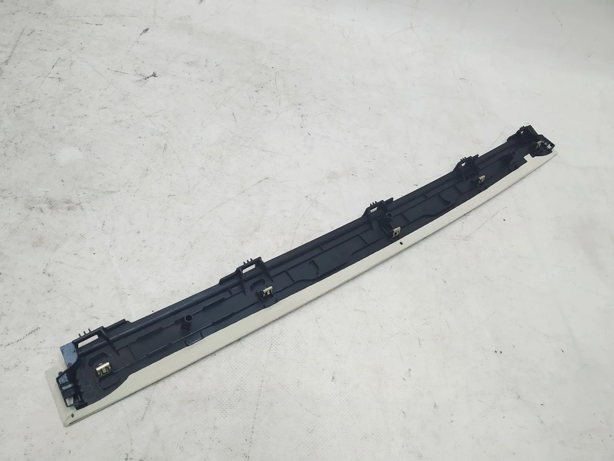 3 Облицовка двери задней правой верхняя NEW ALCANTARA CREAM Tesla Model X 1055011-07-E