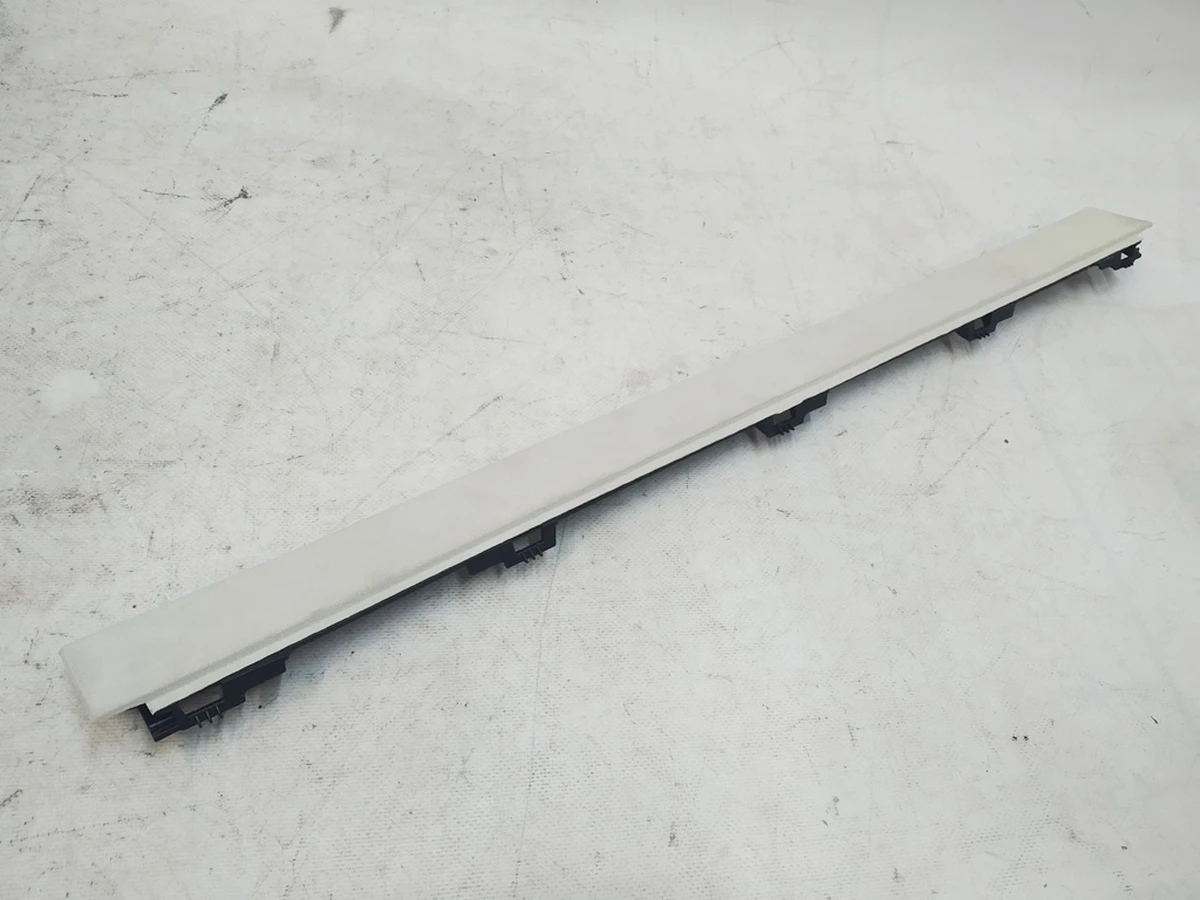 3 Облицовка двери задней правой верхняя NEW ALCANTARA CREAM Tesla Model X 1055011-07-E