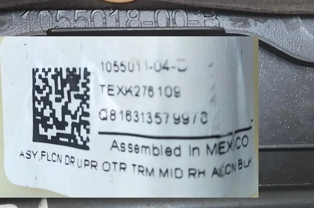 3 Falcon door upper trim mid - right hand ALCN BLK used Tesla Model X 1055011-04-E