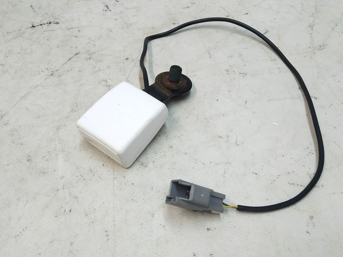 4 SECOND ROW - SEAT BELT BUCKLE - WHITE - US (oxidatoin) Tesla Model X 1055033-07-C