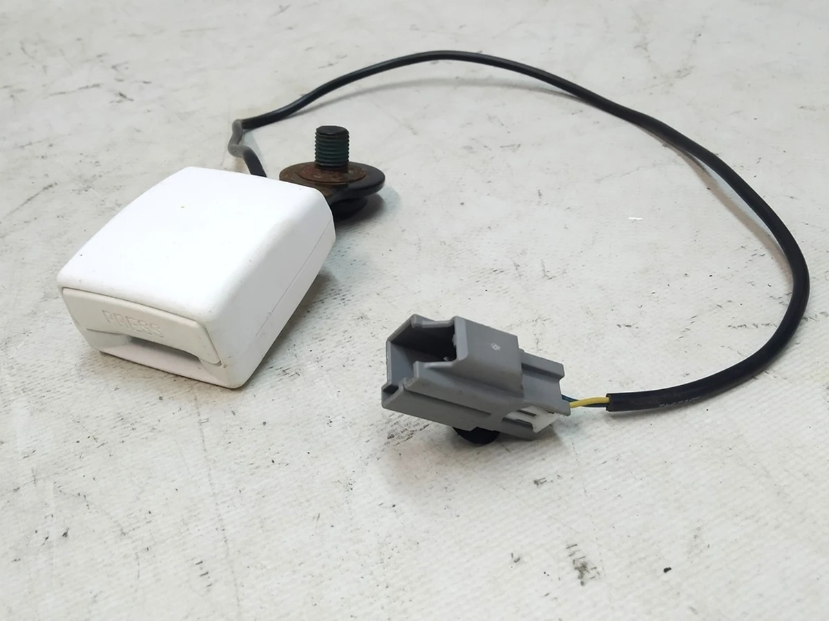 4 SECOND ROW - SEAT BELT BUCKLE - WHITE - US (oxidatoin) Tesla Model X 1055033-07-C