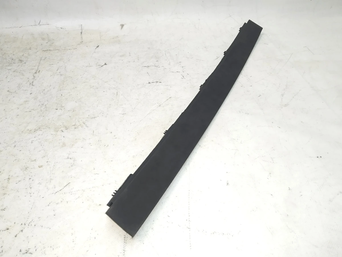 3 Облицювання дверей задньої лівої верхня ALCAN BLK Tesla Model X 1055049-04-E