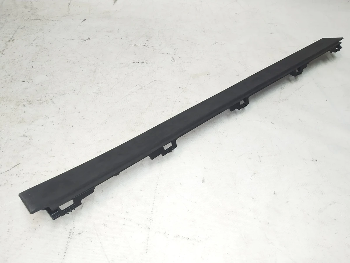 3 Облицювання дверей задньої лівої верхня ALCAN BLK Tesla Model X 1055049-04-E