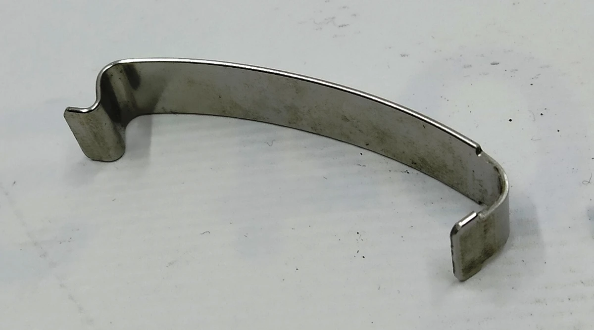 10 Скоба (кліпса) кришки центрального радіатора Tesla Model X 1055169-00-A