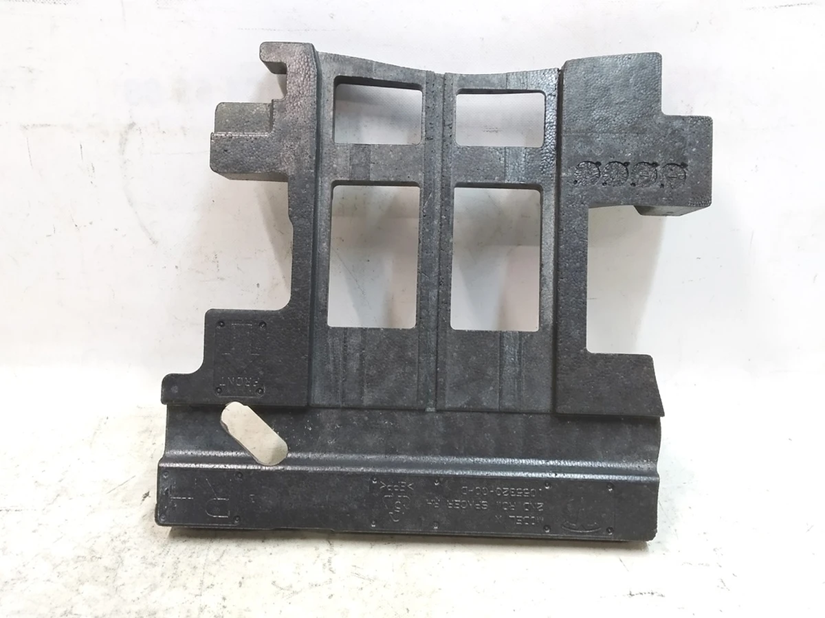 8 Панель заповнення пустот (2-й ряд сидінь) правий Tesla Model X 1126912-00-A